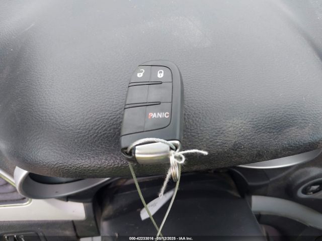 3C4PDCBBXKT738042 Dodge JOURNEY SE