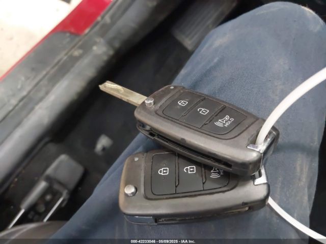 5NMS2CADXLH153012 Hyundai Santa Fe Se