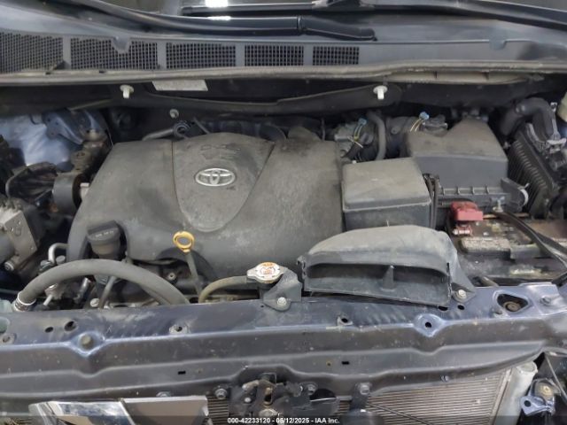 5TDDZ3DC9LS240677 Toyota SIENNA XLE