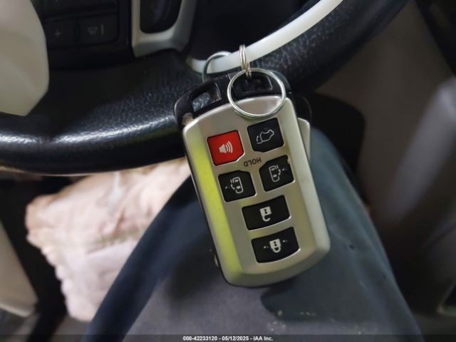 5TDDZ3DC9LS240677 Toyota SIENNA XLE