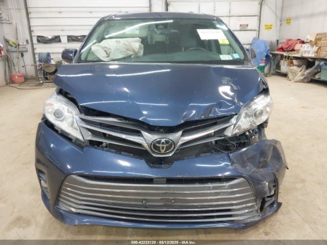 5TDDZ3DC9LS240677 Toyota SIENNA XLE