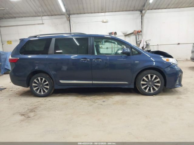 5TDDZ3DC9LS240677 Toyota SIENNA XLE