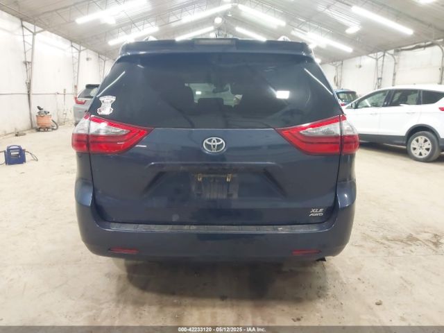 5TDDZ3DC9LS240677 Toyota SIENNA XLE