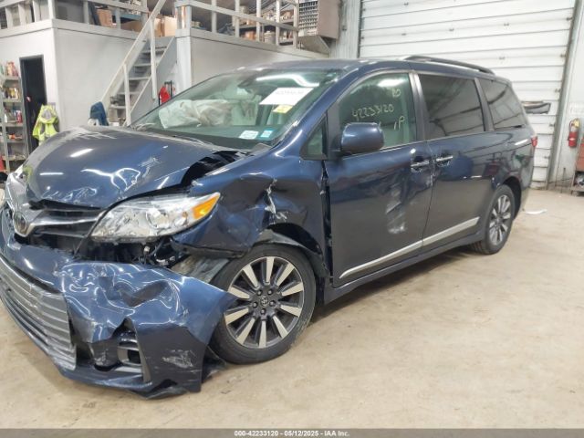 5TDDZ3DC9LS240677 Toyota SIENNA XLE