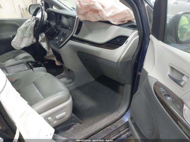 5TDDZ3DC9LS240677 Toyota SIENNA XLE