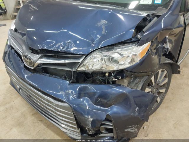 5TDDZ3DC9LS240677 Toyota SIENNA XLE