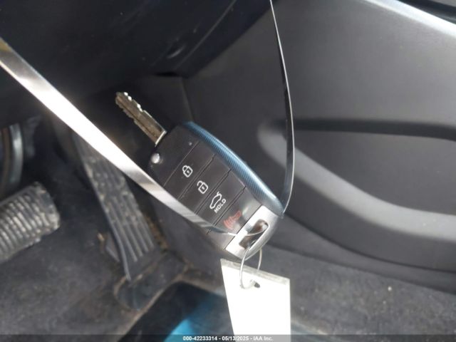 3KPFL4A7XJE249743 KIA FORTE LX