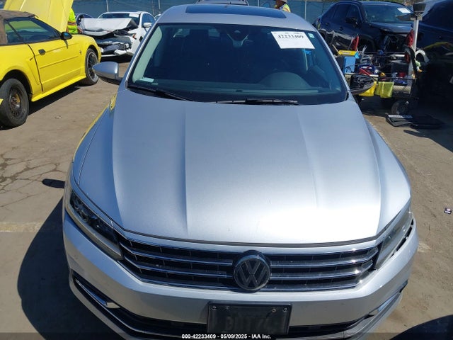 1VWCM7A39HC046906 Volkswagen 2017