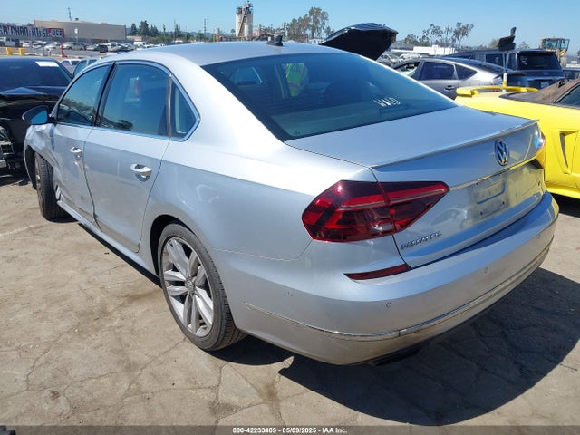 1VWCM7A39HC046906 Volkswagen 2017
