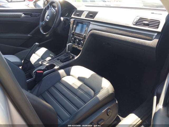 1VWCM7A39HC046906 Volkswagen 2017