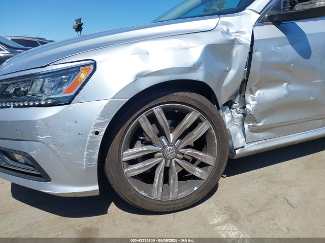 1VWCM7A39HC046906 Volkswagen 2017