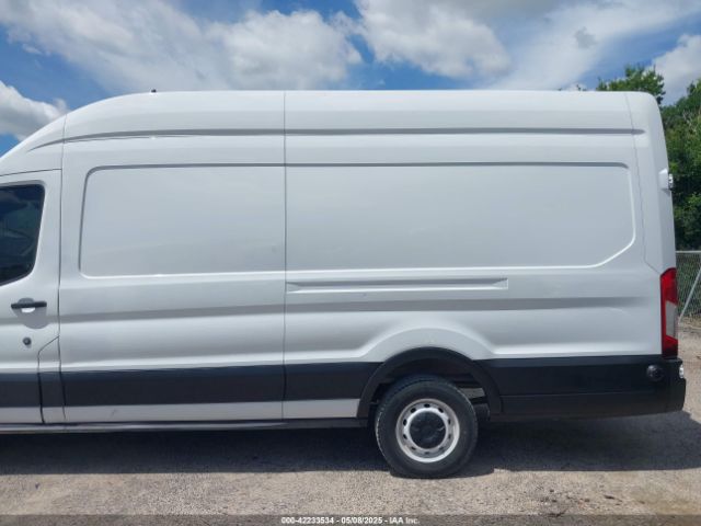 1FTBR3X89NKA23915 Ford Transit-250 Cargo Van