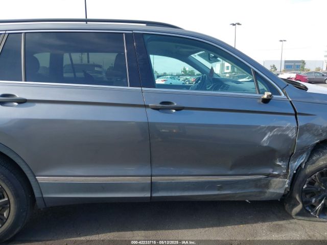 3VV3B7AX8JM049913 Volkswagen Tiguan