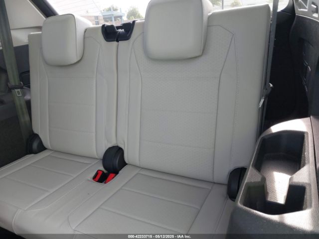 3VV3B7AX8JM049913 Volkswagen Tiguan