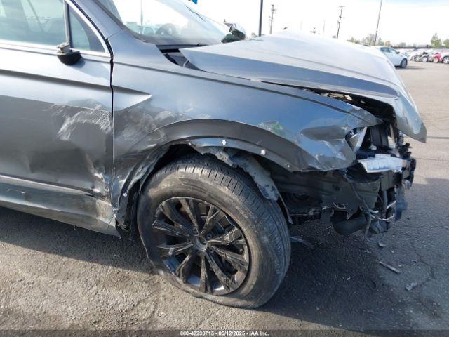 3VV3B7AX8JM049913 Volkswagen Tiguan