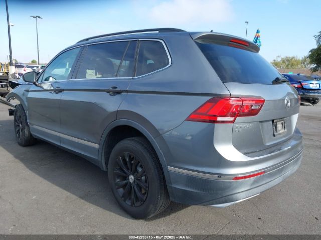 2018 VOLKSWAGEN TIGUAN 3VV3B7AX8JM049913 Photo 2