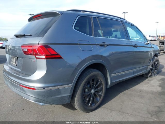 2018 VOLKSWAGEN TIGUAN 3VV3B7AX8JM049913 Photo 3