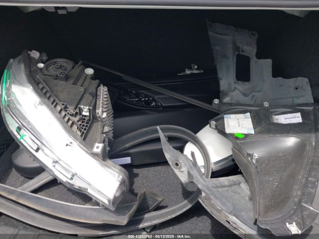 WBA8E1G5XJNU90041 BMW 320i