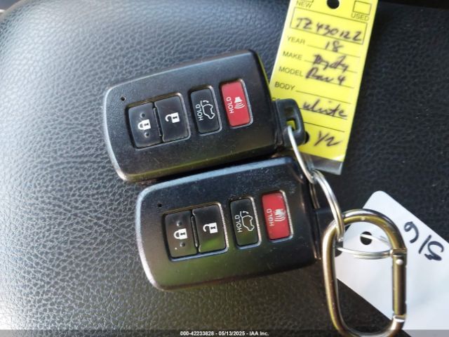 2T3WFREV5JW430122 Toyota Rav4 Xle