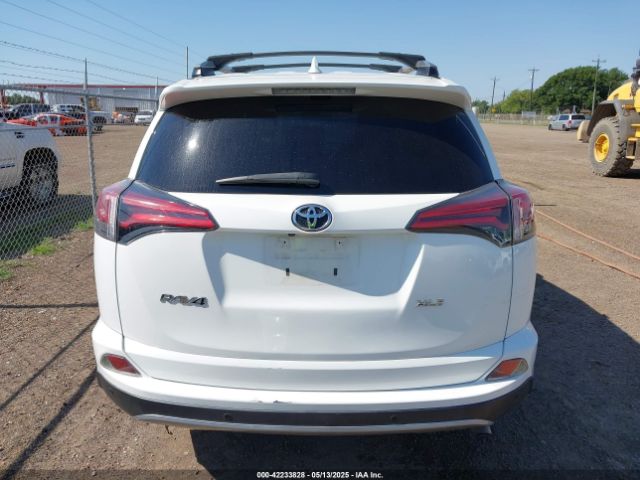 2T3WFREV5JW430122 Toyota Rav4 Xle