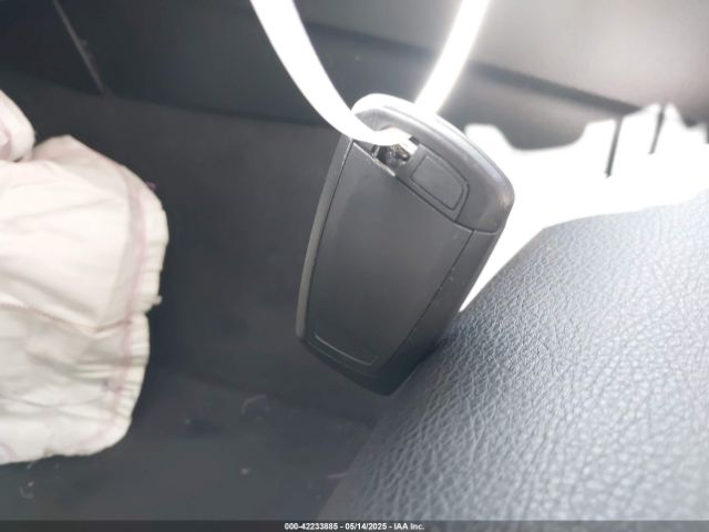WBA8E1G53HNU12923 BMW 320i