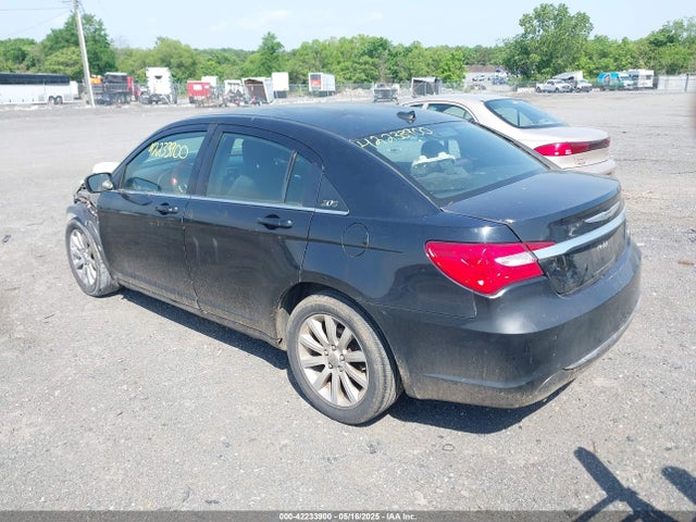 Chrysler 200 Touring 2014 1C3CCBBG7EN114229 Image 3