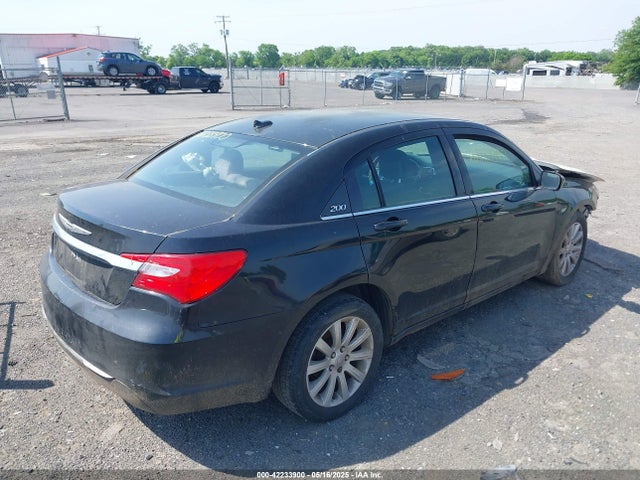 Chrysler 200 Touring 2014 1C3CCBBG7EN114229 Image 4