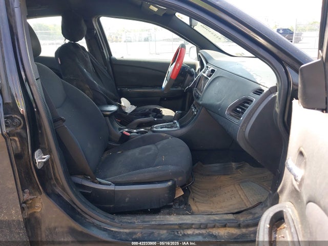 Chrysler 200 Touring 2014 1C3CCBBG7EN114229 Image 5