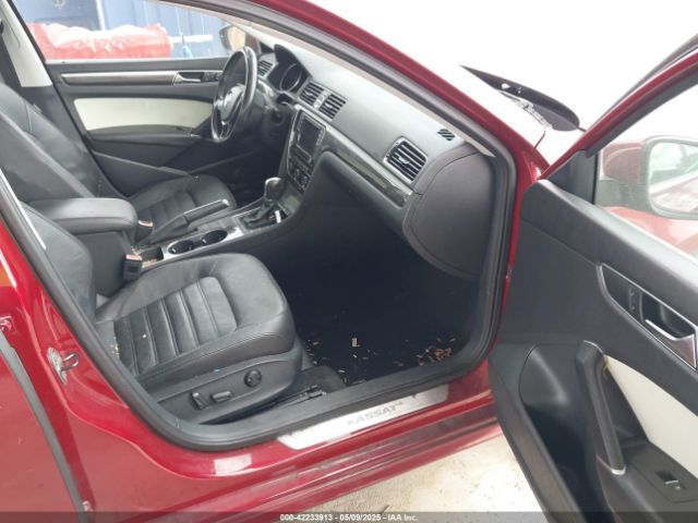 1VWCT7A34GC065171 Volkswagen Passat 1.8t Sel