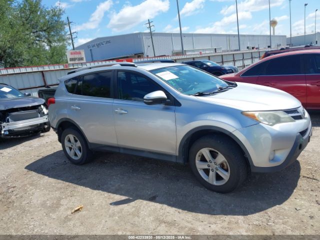 2T3WFREV5EW117187 Toyota Rav4 Xle