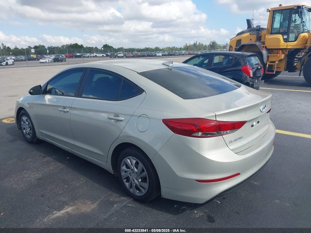Hyundai ELANTRA SE 2017 5NPD74LF5HH103370 Image 3