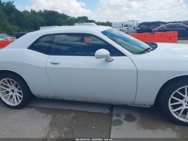 2C3CDZAG9FH849960 Dodge Challenger Sxt