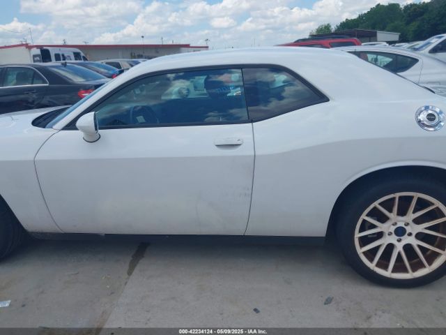 2C3CDZAG9FH849960 Dodge Challenger Sxt