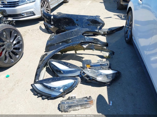 7SAYGDEF1RF049387 Tesla Model Y