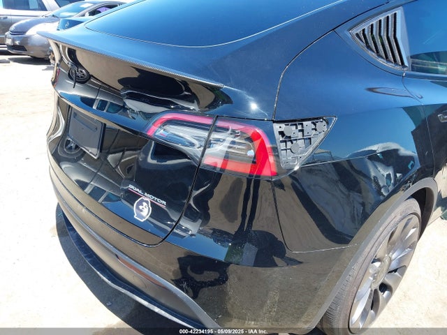 7SAYGDEF1RF049387 Tesla Model Y