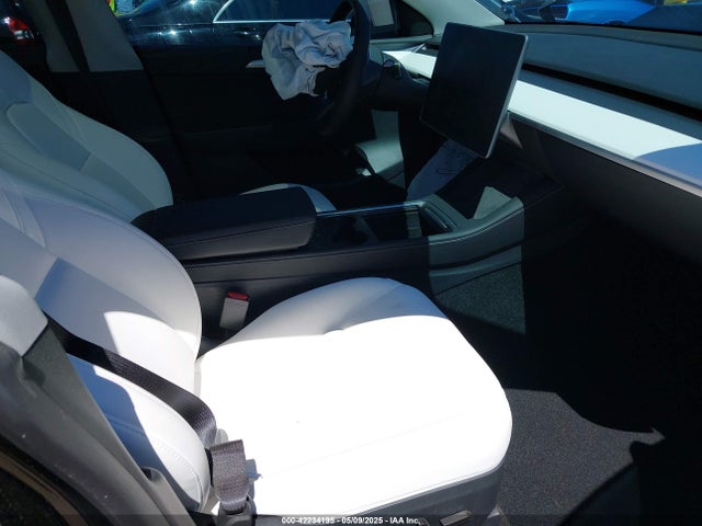 7SAYGDEF1RF049387 Tesla Model Y