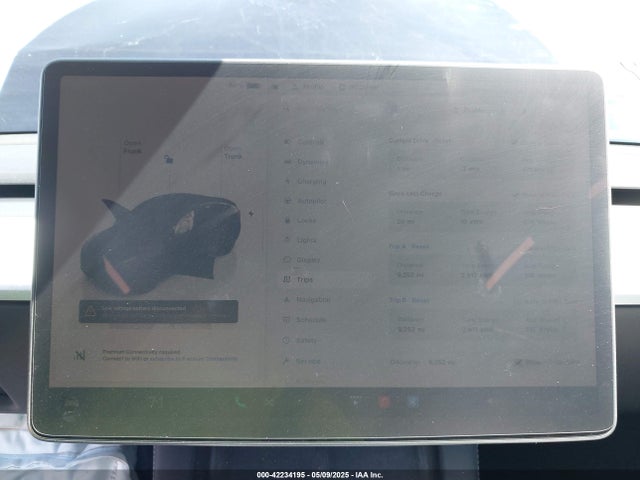 7SAYGDEF1RF049387 Tesla Model Y