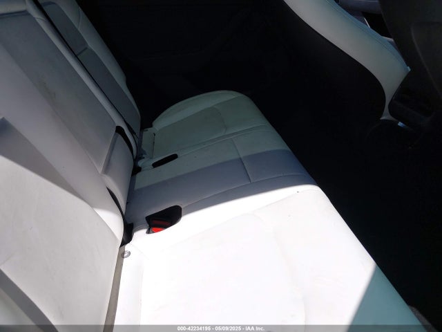 7SAYGDEF1RF049387 Tesla Model Y