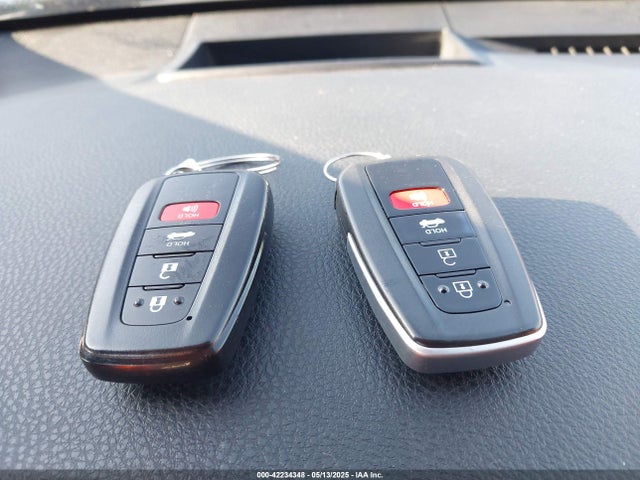 4T1B11HK6JU005761 Toyota CAMRY XLE