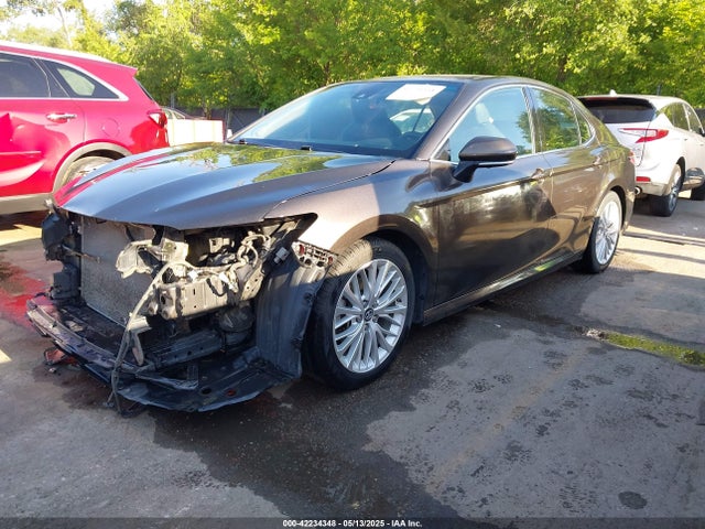 4T1B11HK6JU005761 Toyota CAMRY XLE
