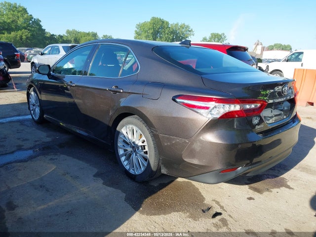 4T1B11HK6JU005761 Toyota CAMRY XLE