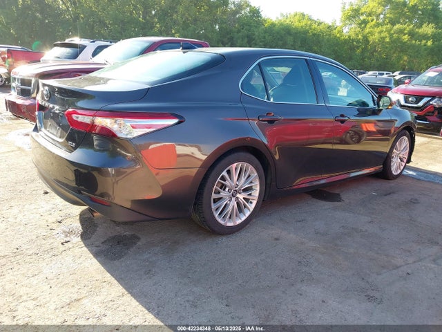 4T1B11HK6JU005761 Toyota CAMRY XLE