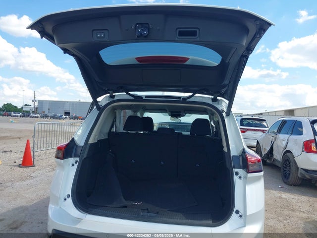 5N1BT3BA5SC828212 Nissan Rogue Sv Fwd