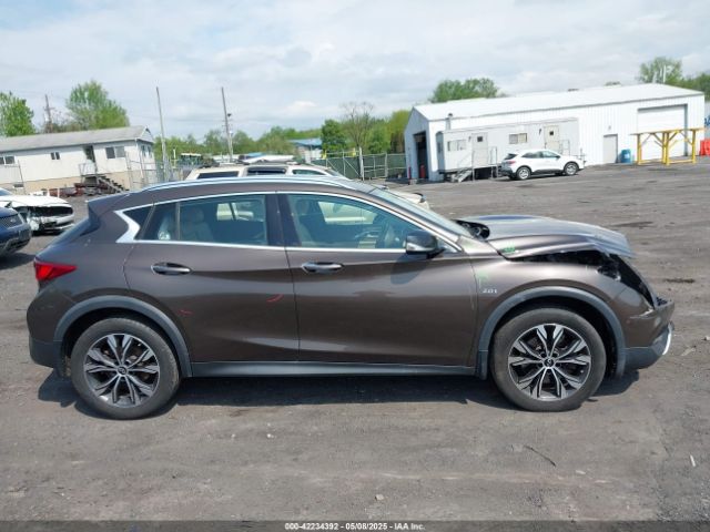 SJKCH5CR0JA051889 Infiniti Qx30 Premium