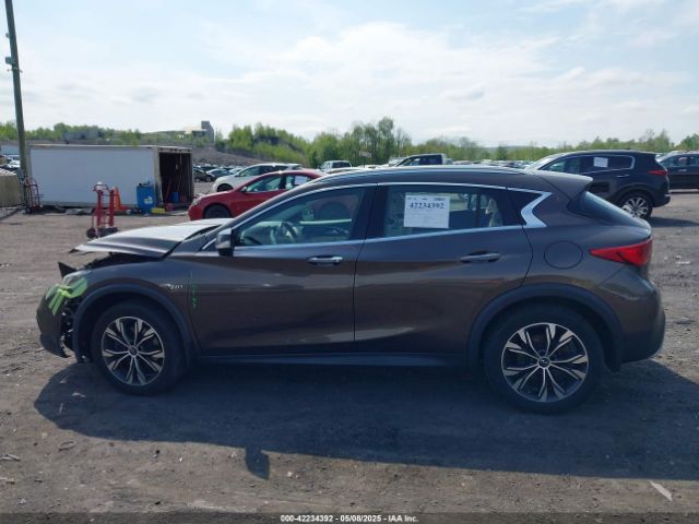 SJKCH5CR0JA051889 Infiniti Qx30 Premium