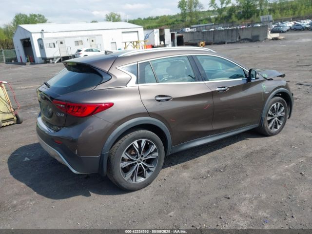 SJKCH5CR0JA051889 Infiniti Qx30 Premium