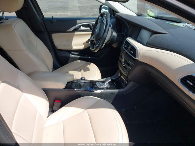 SJKCH5CR0JA051889 Infiniti Qx30 Premium