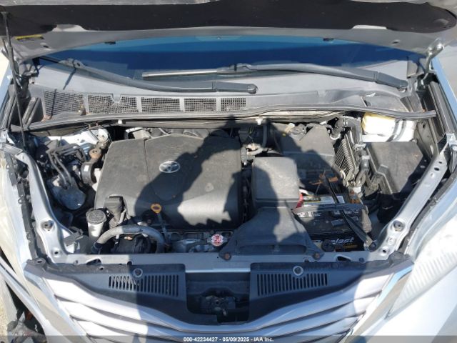 5TDYZ3DC2HS832530 Toyota Sienna Xle 8 Passenger
