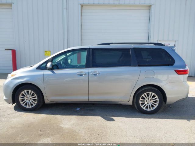 5TDYZ3DC2HS832530 Toyota Sienna Xle 8 Passenger