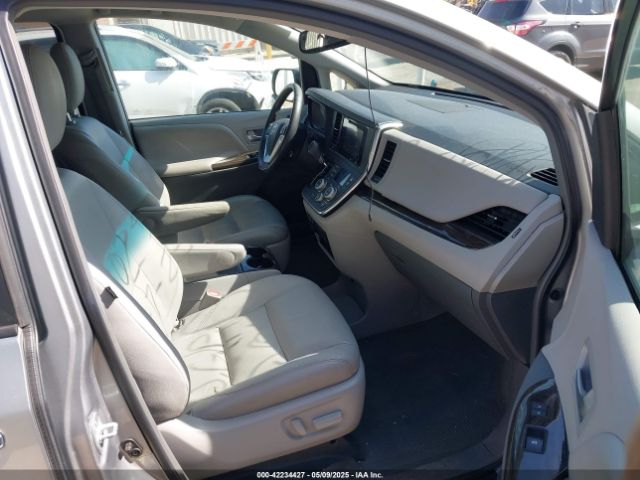 5TDYZ3DC2HS832530 Toyota Sienna Xle 8 Passenger